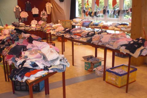 Kleiderbasar im Familienzentrum