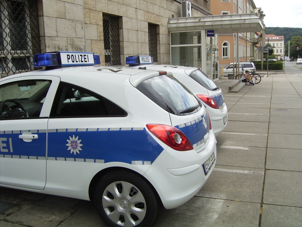 Auf dem Radweg mit Fußgänger zusammengestoßen