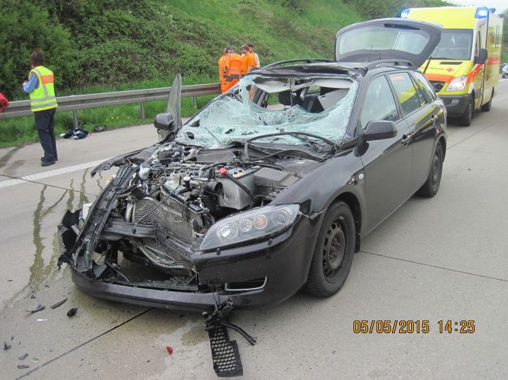 Drei Verletzte bei Unfall auf A 9