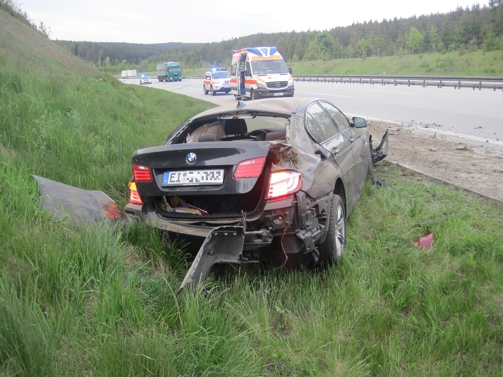 Auf A 9 in Kurve überschlagen