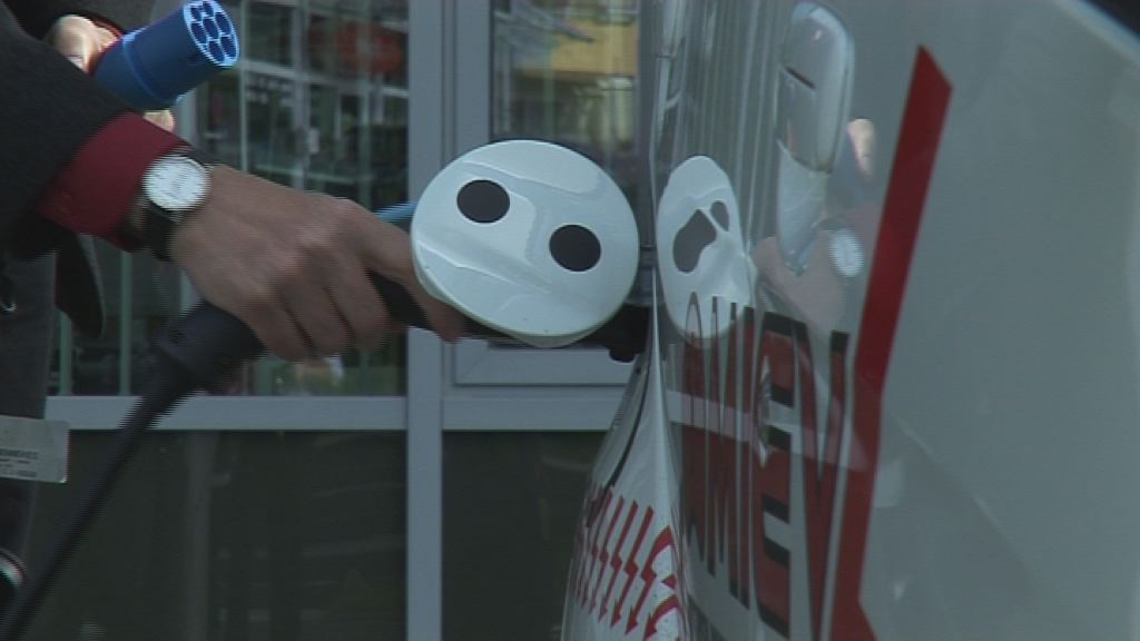 Zweite Elektro-Ladesäule auf dem Eichplatz 