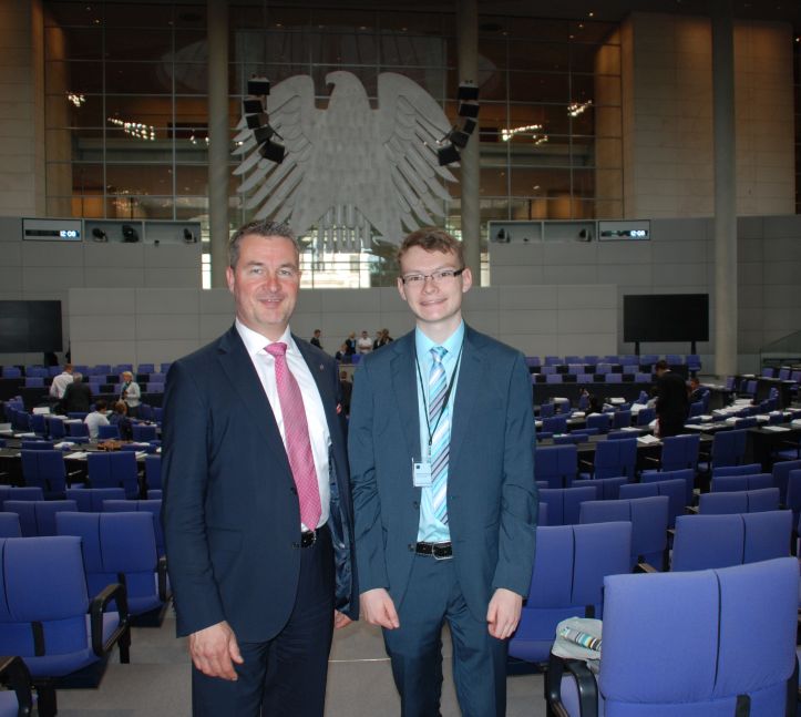 Jenaer Schüler bei Bundestagsplanspiel