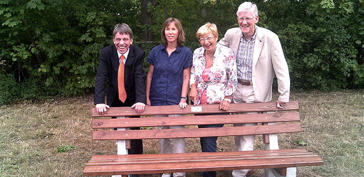 Zwei neue Bänke für Lobeda-Ost