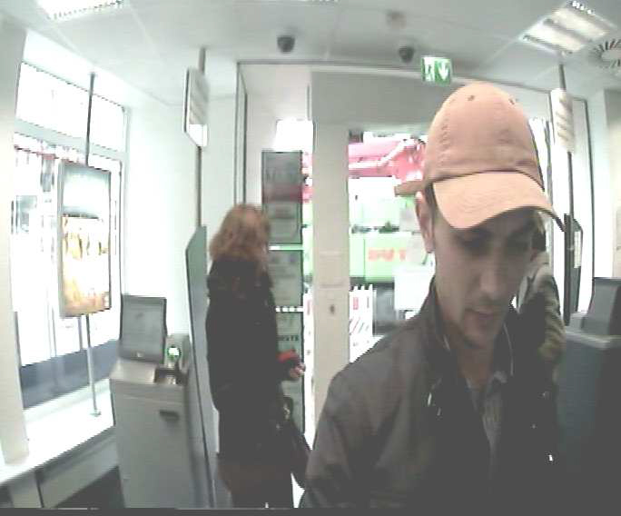 Taschendieb gesucht: Wer kennt diesen Mann?