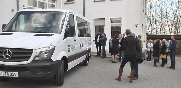 Spende für Saale Betreuungswerk: Mit dem Kleinbus geht es heute in den Urlaub