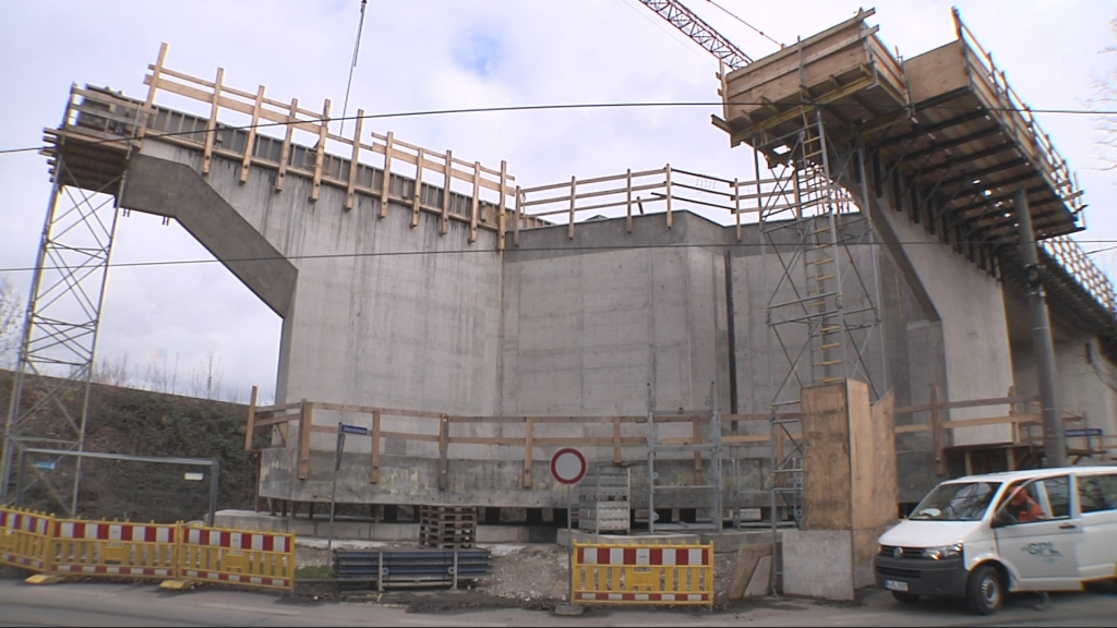 Eisenbahnbrücke Kahlaische Straße: Einschub ab 30. Mai 