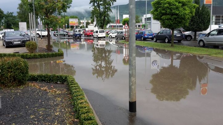 Schäden nach Unwetter - Zugverkehr wieder aufgenommen