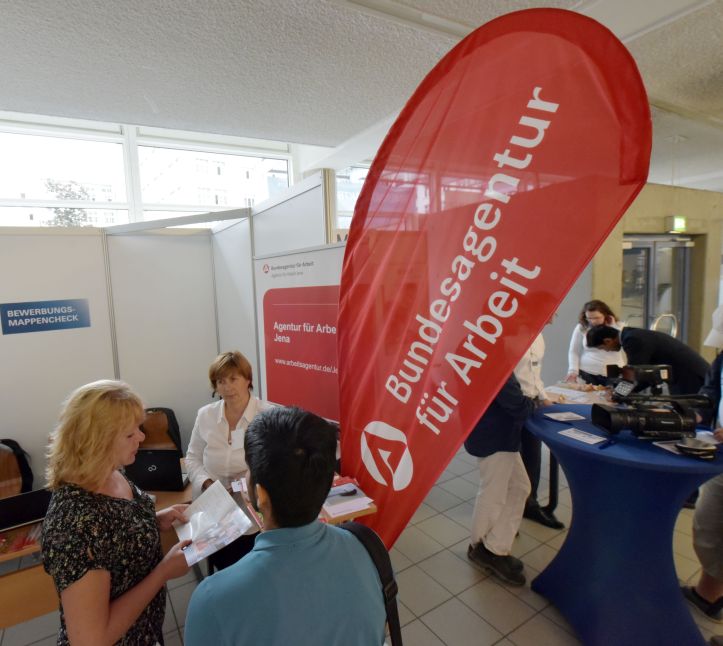 Leichte Arbeitsmarktbelebung im Februar