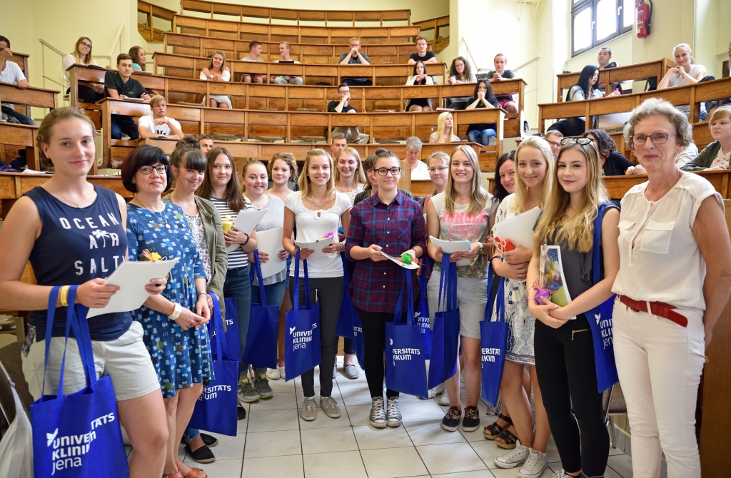 Willkommenstag für neue Pflege-Azubis am UKJ