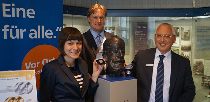 Gedenkmünzen zum 200. Zeiss-Geburtstag erschienen