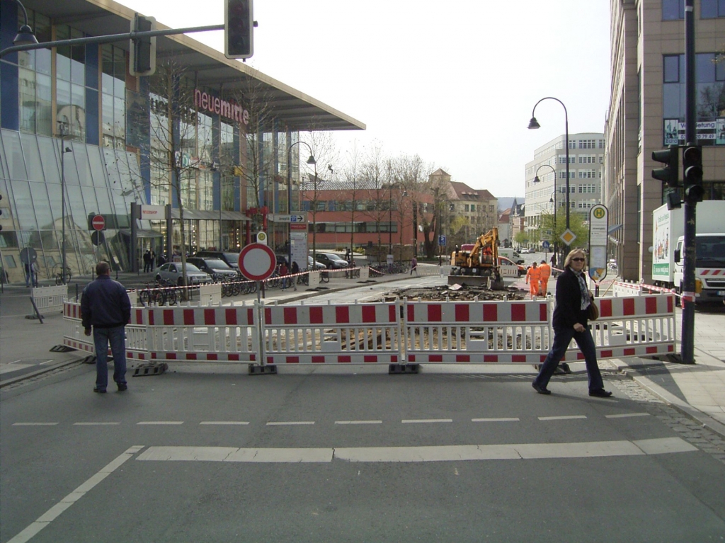 Bauarbeiter legen am Leutragraben Extra-Schichten ein