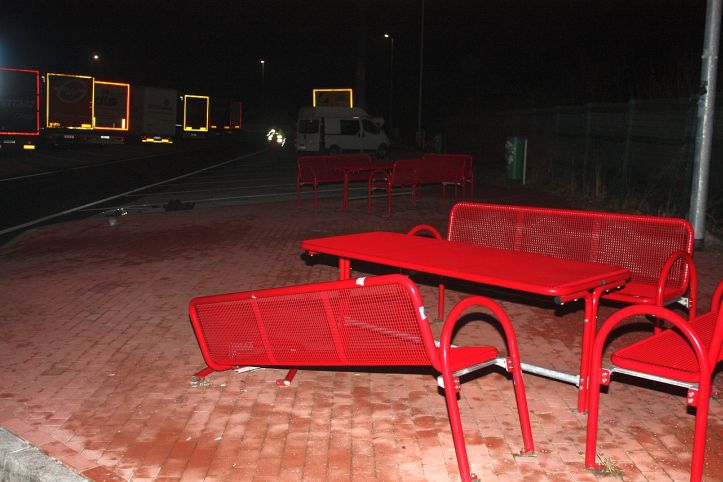 Eingeschlafen über Parkplatz gefahren 