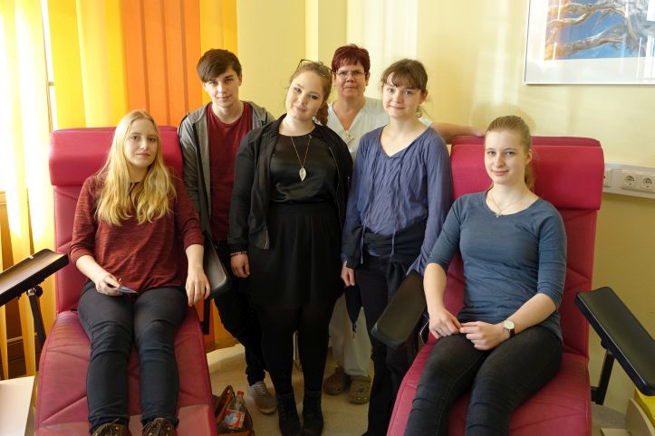 Blutspende: Geld für Abi-Abschlussfeier  