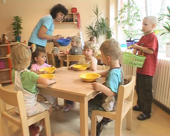 Bildungsminister bei Diskussion zu Kita-Gebühren in Kahla