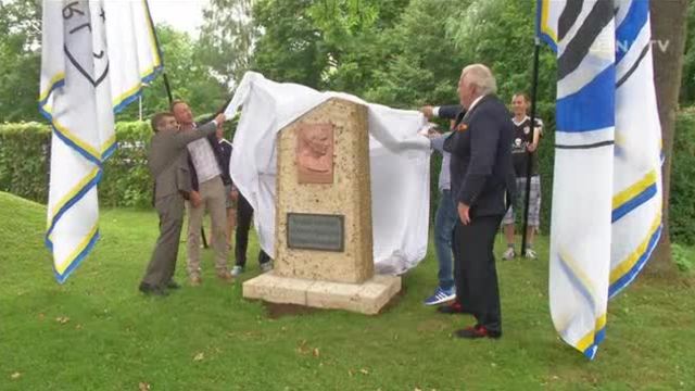 Denkmal eingeweiht: Am „Tag für den Jenaer Sport“ wurde der Fußballpionier Hermann Peter geehrt