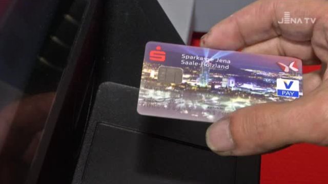 Automaten ersetzt: In der Sparkassen-Hauptfiliale am Holzmarkt gibt es eine Neuerung für Sehbehinderte