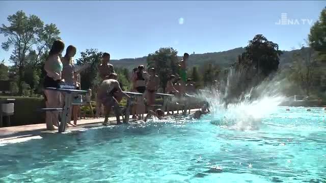 Abkühlung im Freibad: Das Ostbad hat wie der Schleichersee auch am Wochenende länger geöffnet