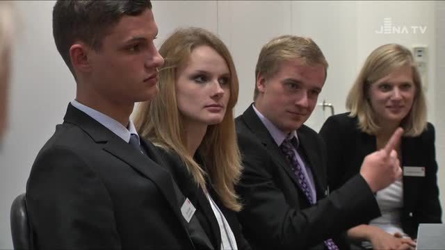 Lehrlinge begrüßt: Bei der Sparkasse Jena-Saale-Holzland lernen acht neue Azubis