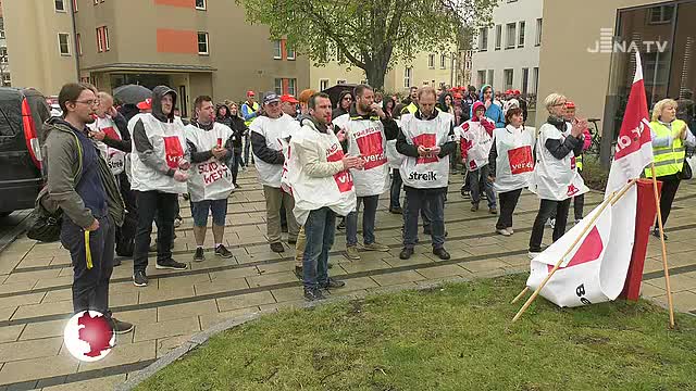 Kundgebung: Vor dem Oberbürgermeister-Sitz erreichte die Warnstreikwelle ihren Höhepunkt