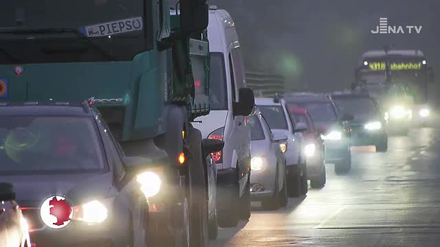 Stau auf Umleitungsstrecke: In der Brückenstraße kommen Fahrzeuge oft nur langsam voran