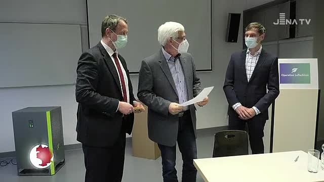 Luftreinigung zählt: Die Stiftung Nanotechnologie übergab heute ein Gerät an das Sportgymnasium 