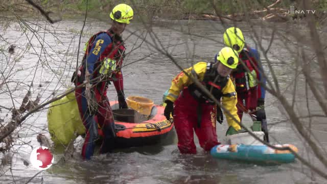 An der Saale: Die Bürgerstiftung konnte mehr als 300 Helfer für die Frühjahrsputz-Aktion begeistern 