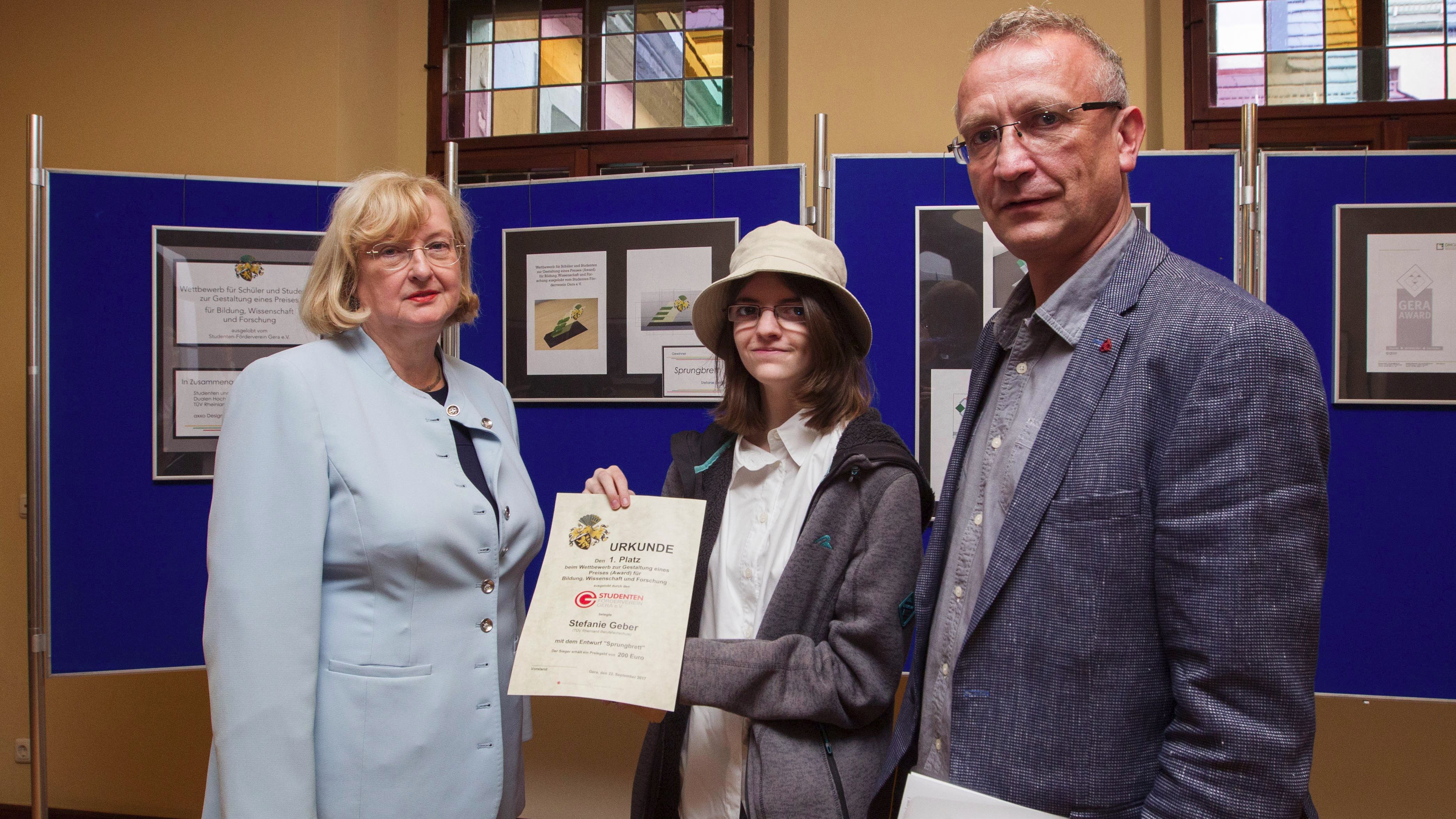 Stefanie Geber gewinnt Entwurfs-Wettbewerb des Geraer Bildungspreises