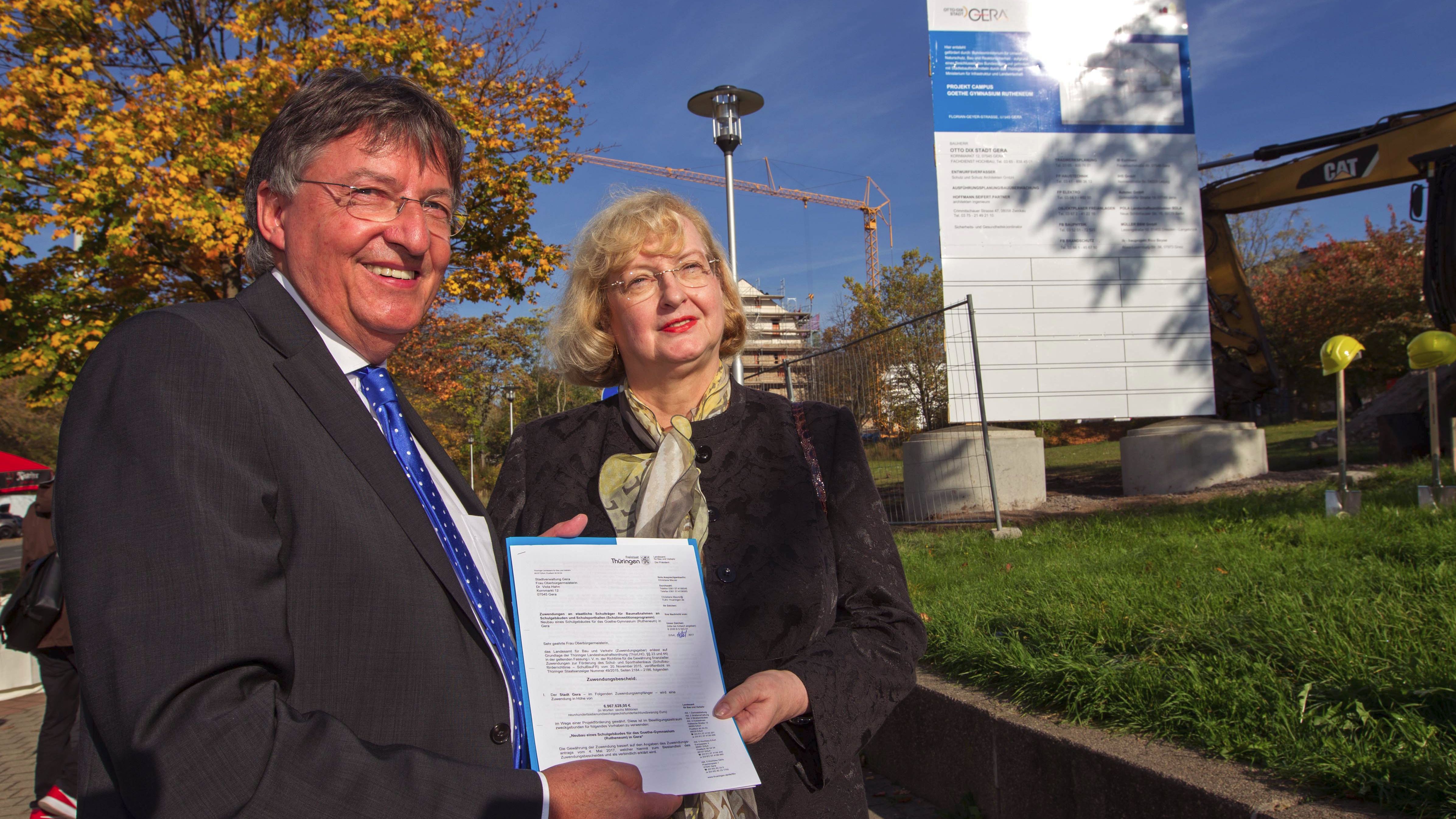 Erster Spatenstich für die neue Sporthalle 