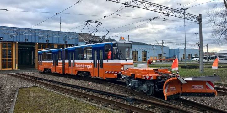 Werkstattwagen als Schneefahrzeug unterwegs