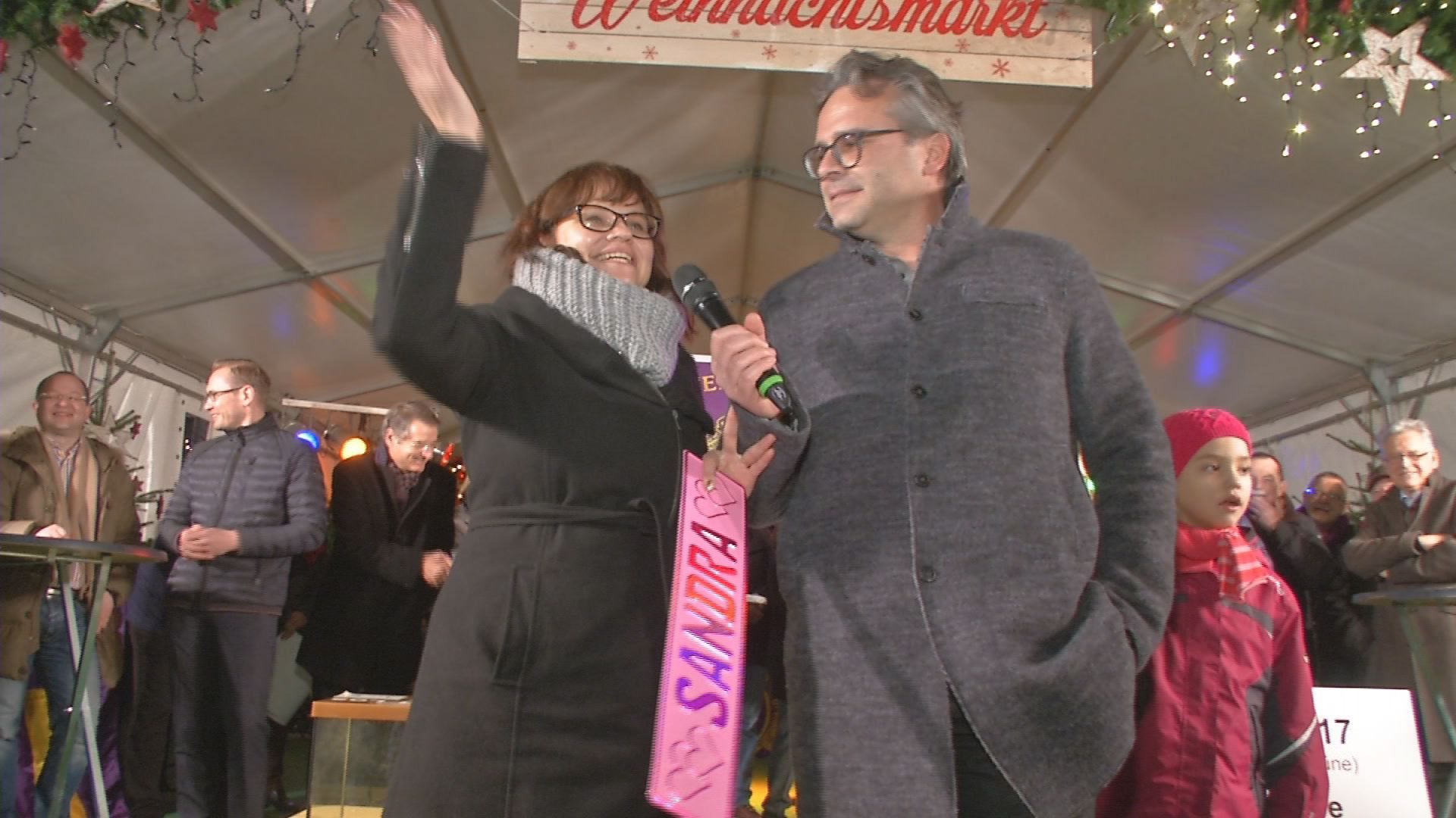 Sandra Grüßung sahnt bei Weihnachtsmarkt-Tombola des Lions Club ganz groß ab
