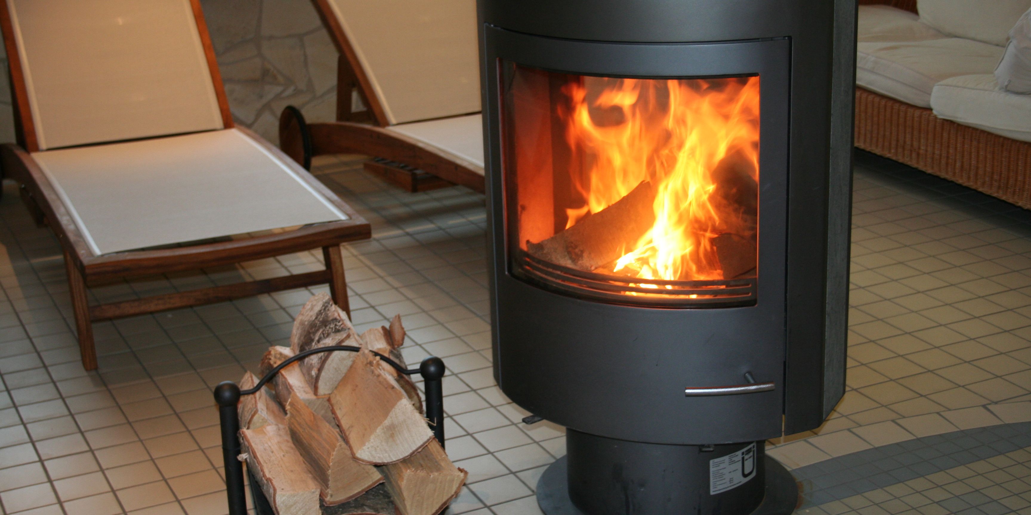 Schnee rieselt zur ersten Saunanacht im neuen Jahr 