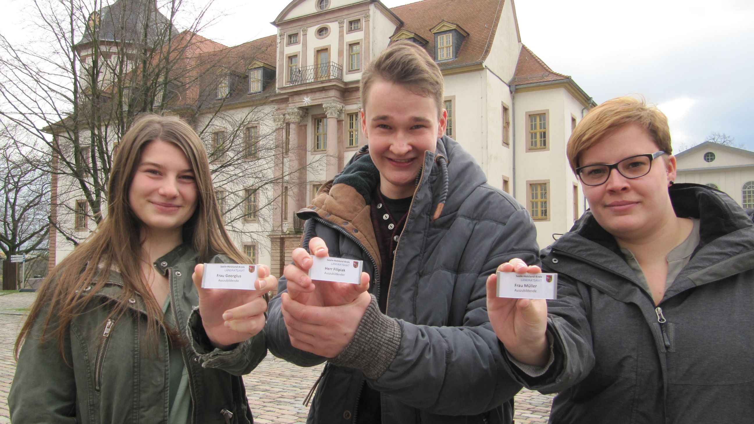 Mitarbeiter des Landratsamts tragen jetzt Namensschilder
