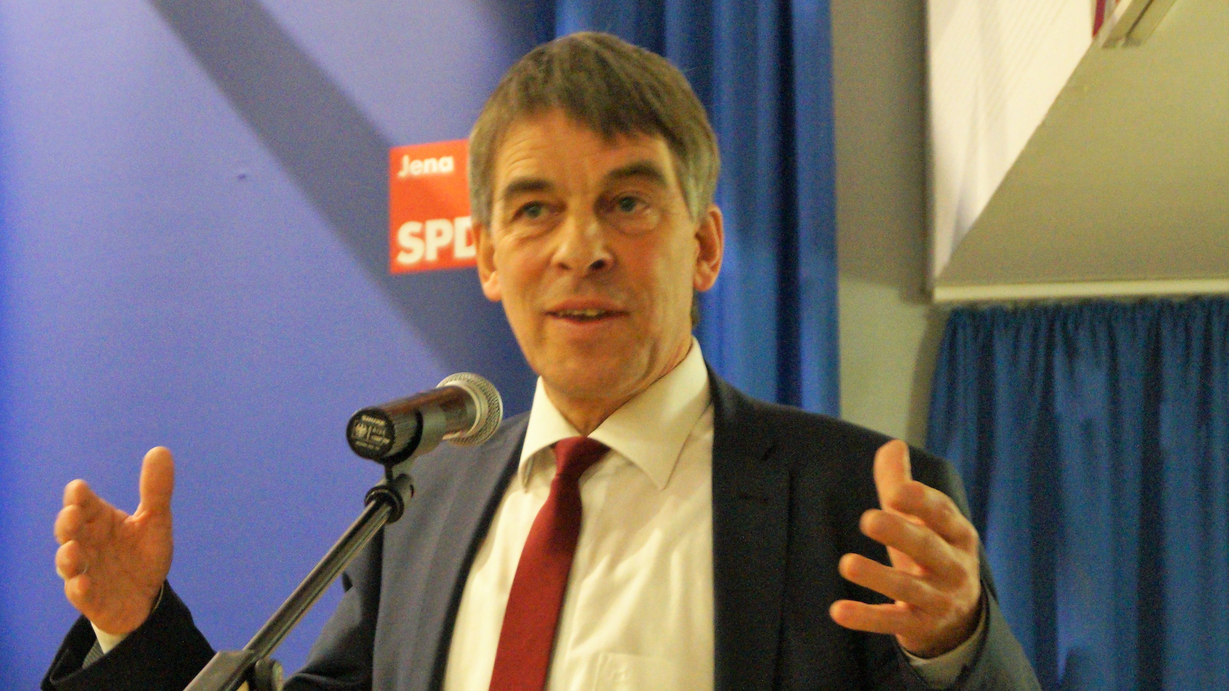 Oberbürgermeister Schröter von der SPD Jena für die OB-Wahl im April nominiert 