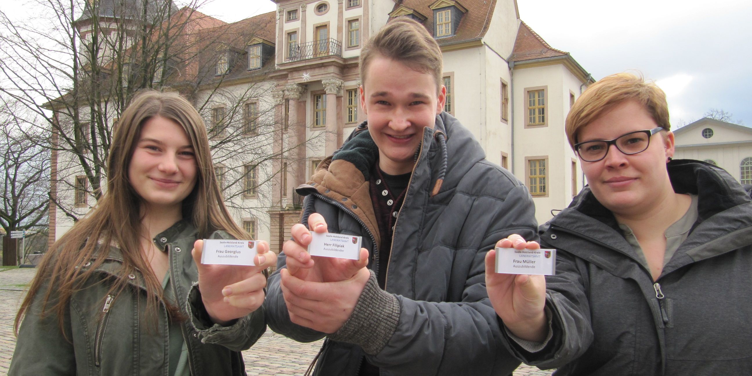 Mitarbeiter des Landratsamts tragen jetzt Namensschilder