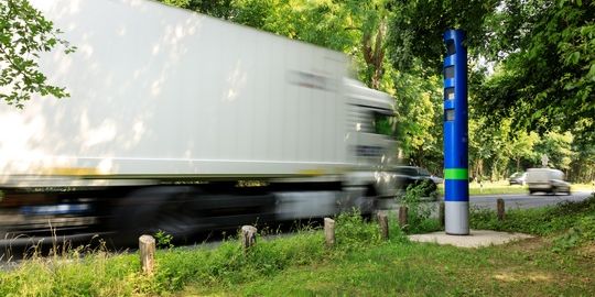 Mautsäule auf B 7 installiert