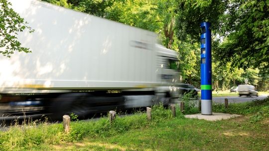 Mautsäule auf B 7 installiert