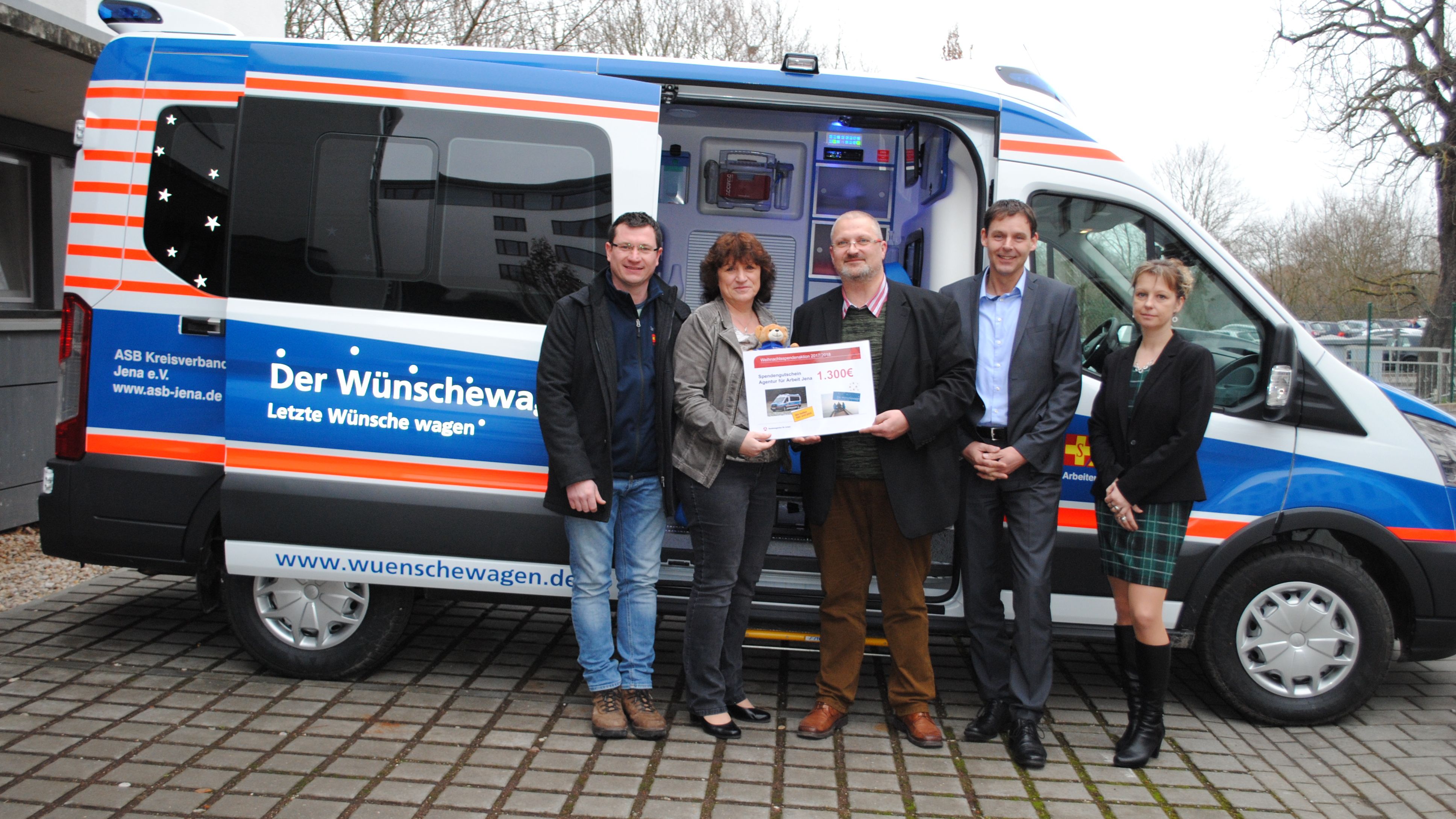 Mitarbeiter der Jenaer Arbeitsagentur spendeten für den Wünschewagen