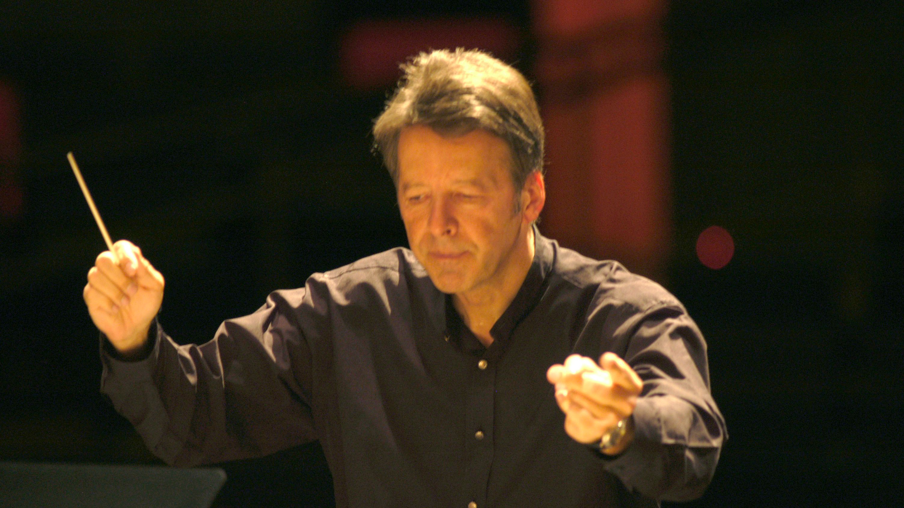 Peter Ruzicka am Pult des Philharmonischen Orchesters Altenburg-Gera