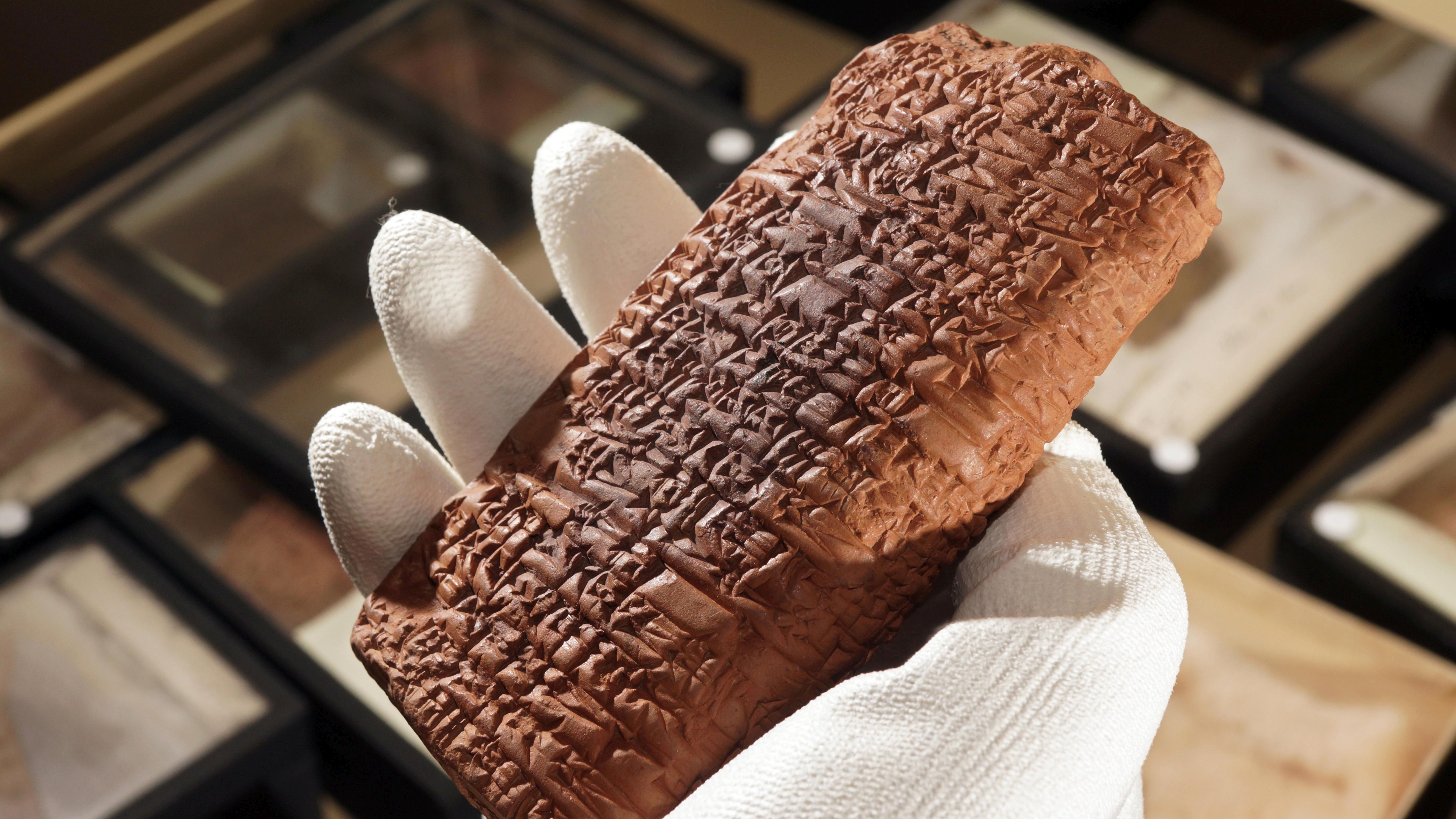 Keilschriften aus drei Jahrtausenden