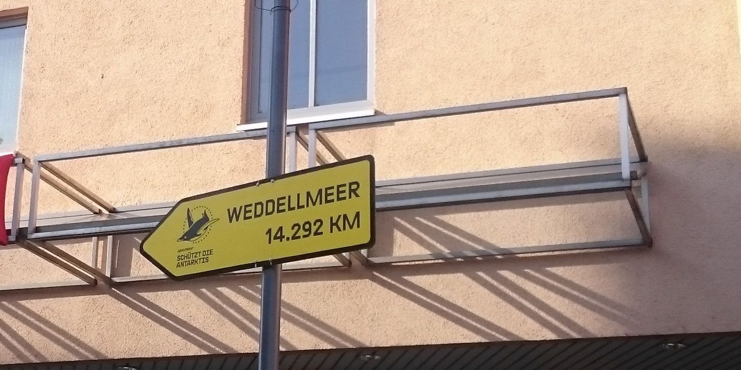 Greenpeace-Ehrenamtliche mit Klimaschutz-Aktion 