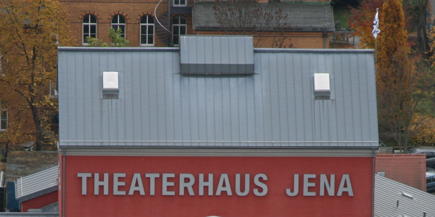 Theaterhaus bedankt sich für Pelzmäntelspenden