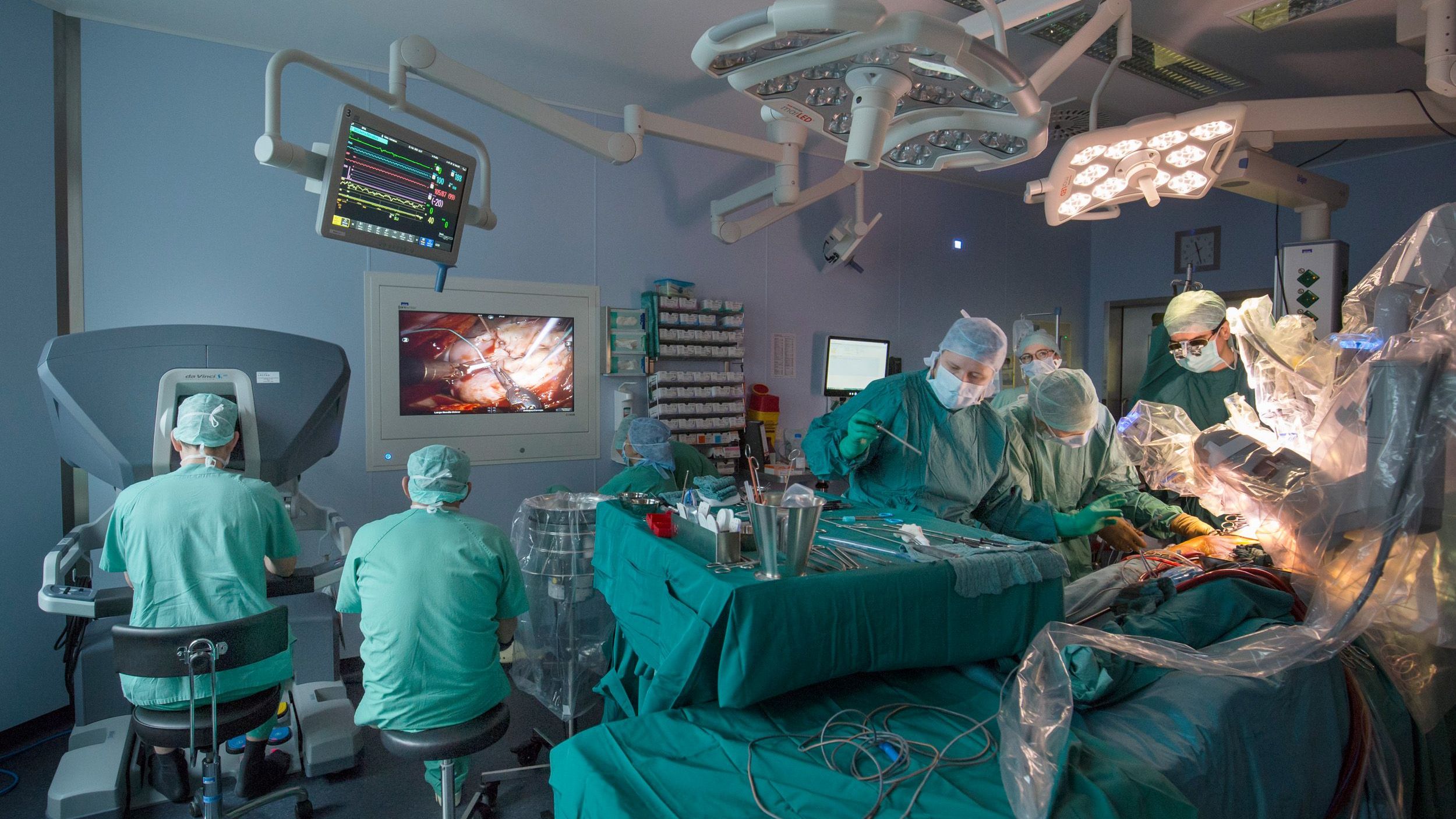 OP-Roboter assistiert bei Herzklappen-Eingriff 