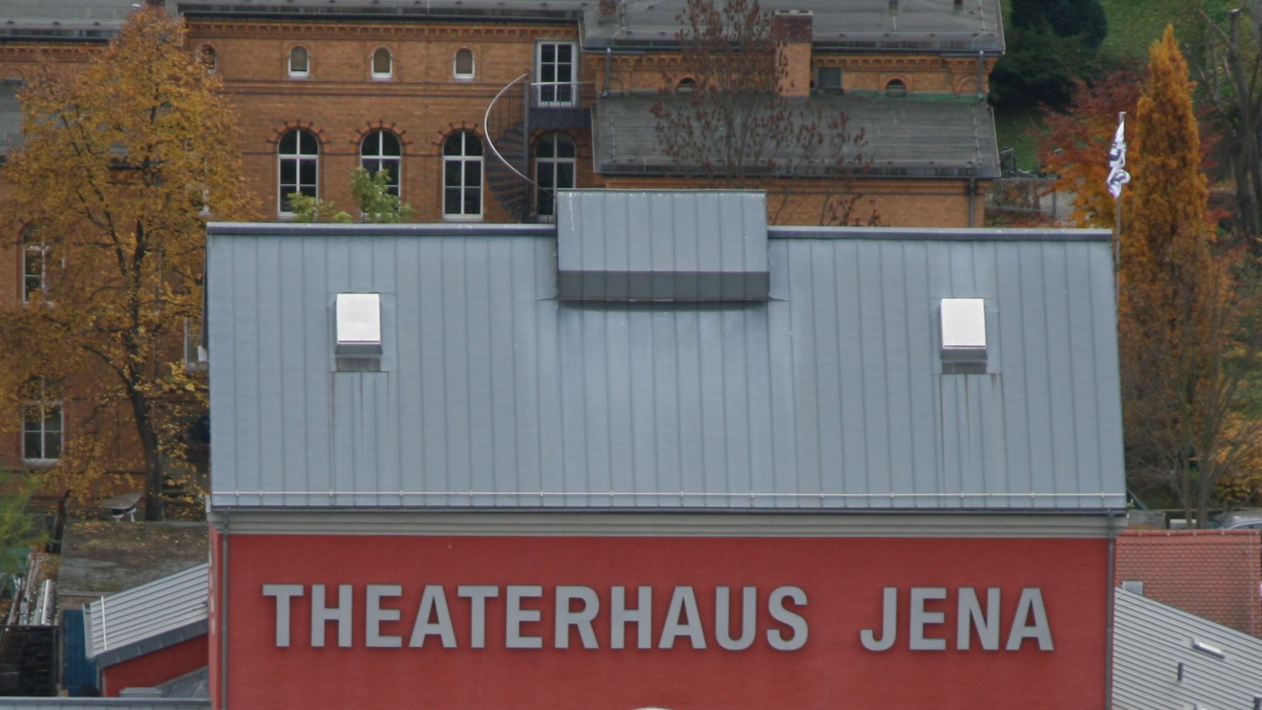 Theaterhaus bedankt sich für Pelzmäntelspenden