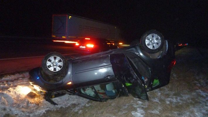 Griff nach Flasche endete im Straßengraben 