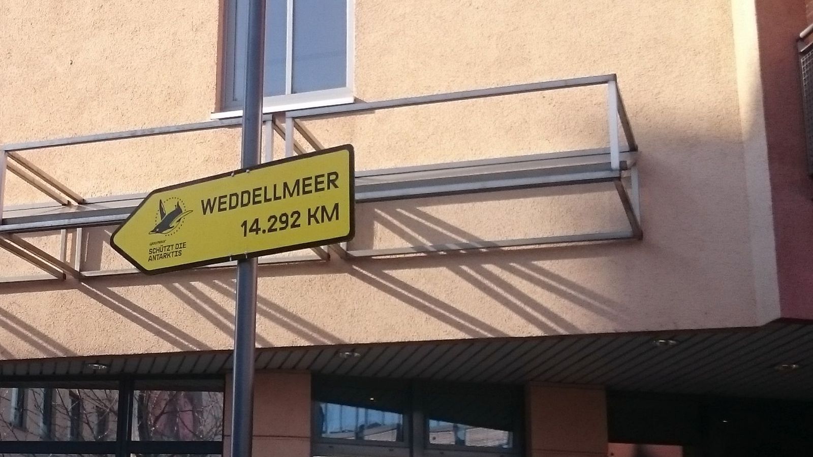 Greenpeace-Ehrenamtliche mit Klimaschutz-Aktion 