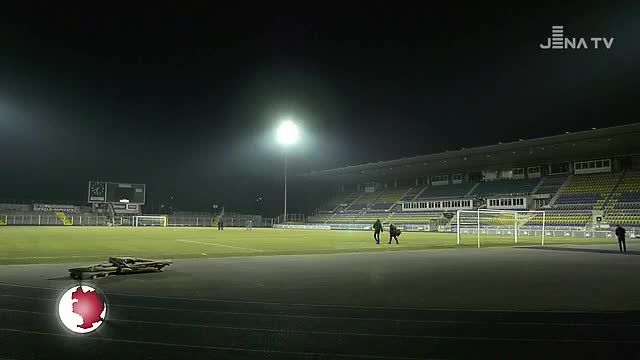Flutlicht für Stadion: Im Ernst-Abbe-Sportfeld wurden die neuen Flutlicht-Masten getestet
