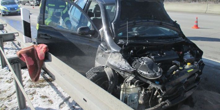 Zwei Personen bei Unfall verletzt