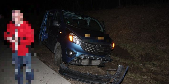 Kleinbus im Graben gelandet Kleinbus im Graben gelandet