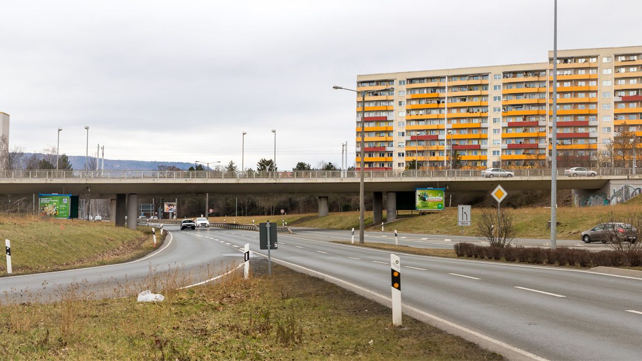 Vorbereitungen für Behelfsbrücke in Lobeda