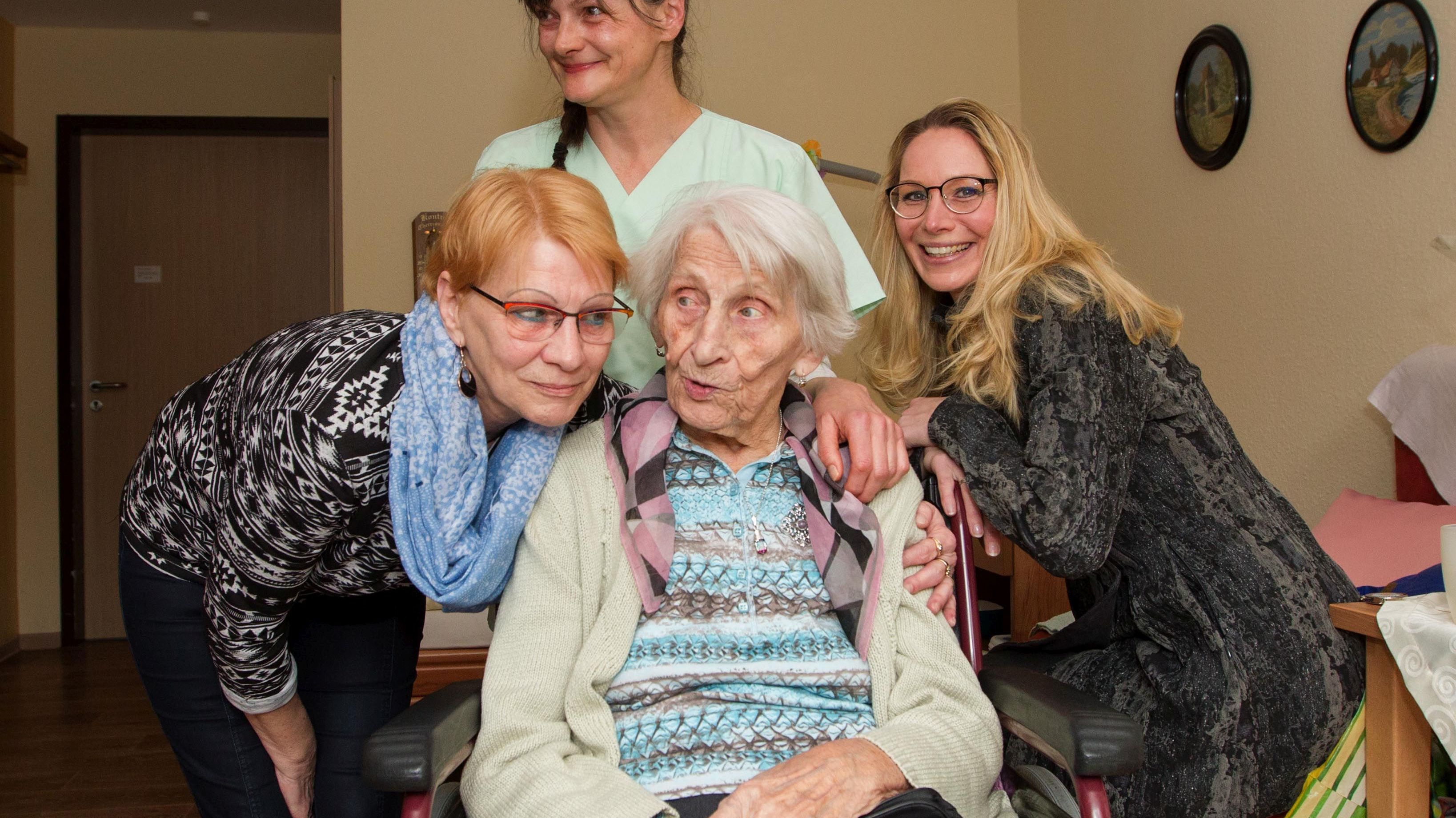 Geraerin Elfriede Knothe feiert 105. Geburtstag